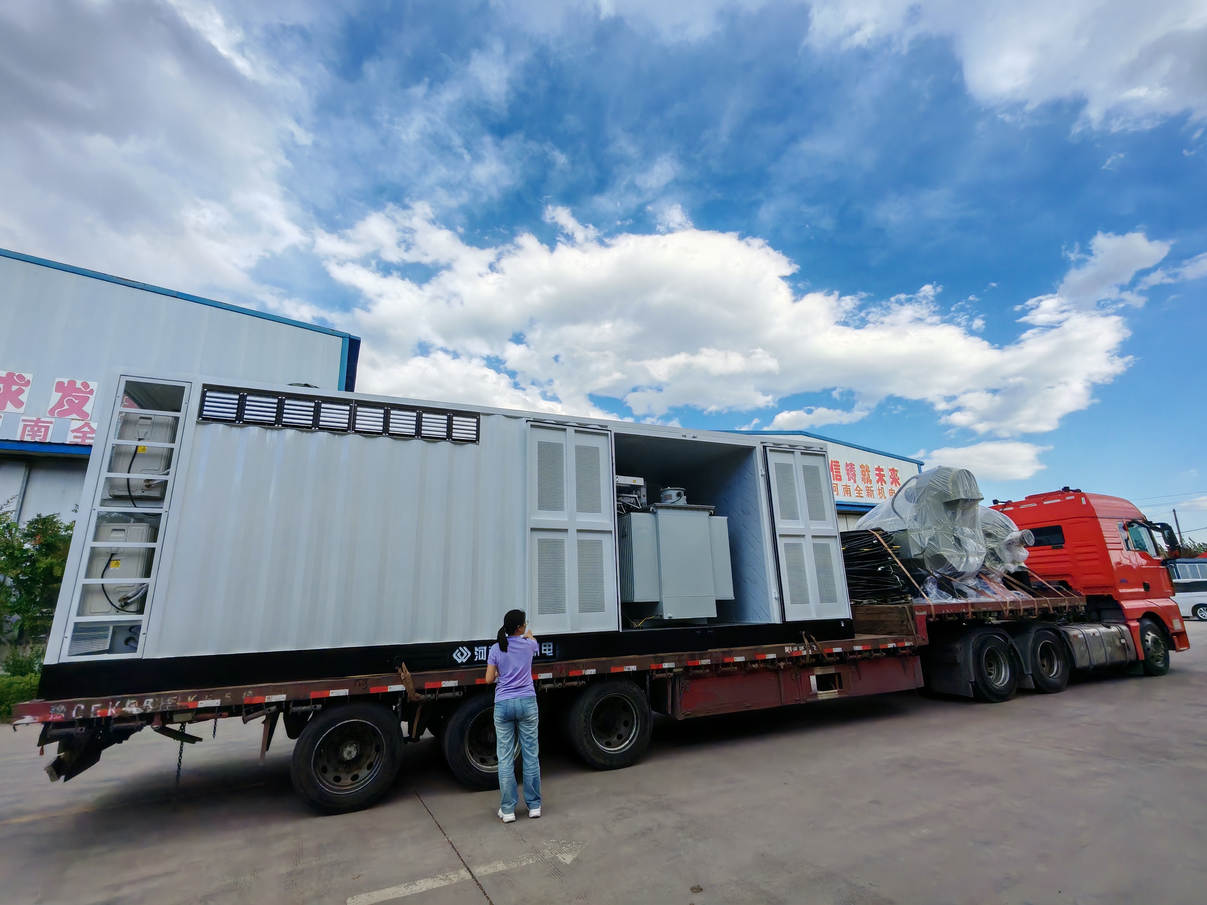 3150kva箱變配2台1200kw/660v正壓防爆電機發貨（huò）新疆